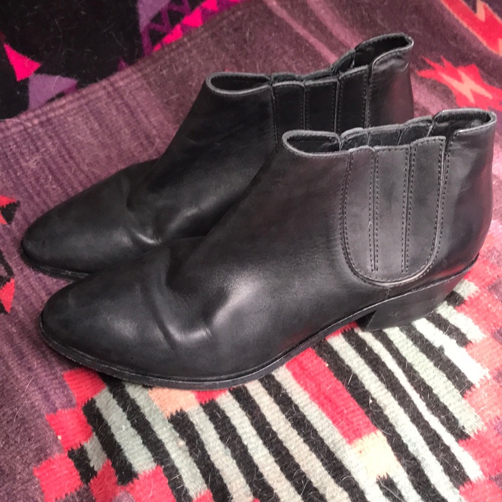 Joie Bartow black boots/ booties 9 great cond.